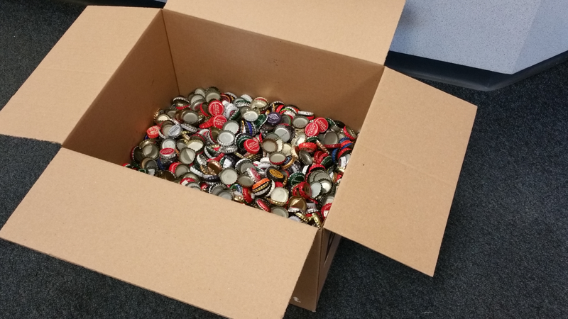 Illustration for article titled Un fan está intentando comprar Fallout 4 con 2000 chapas de refresco